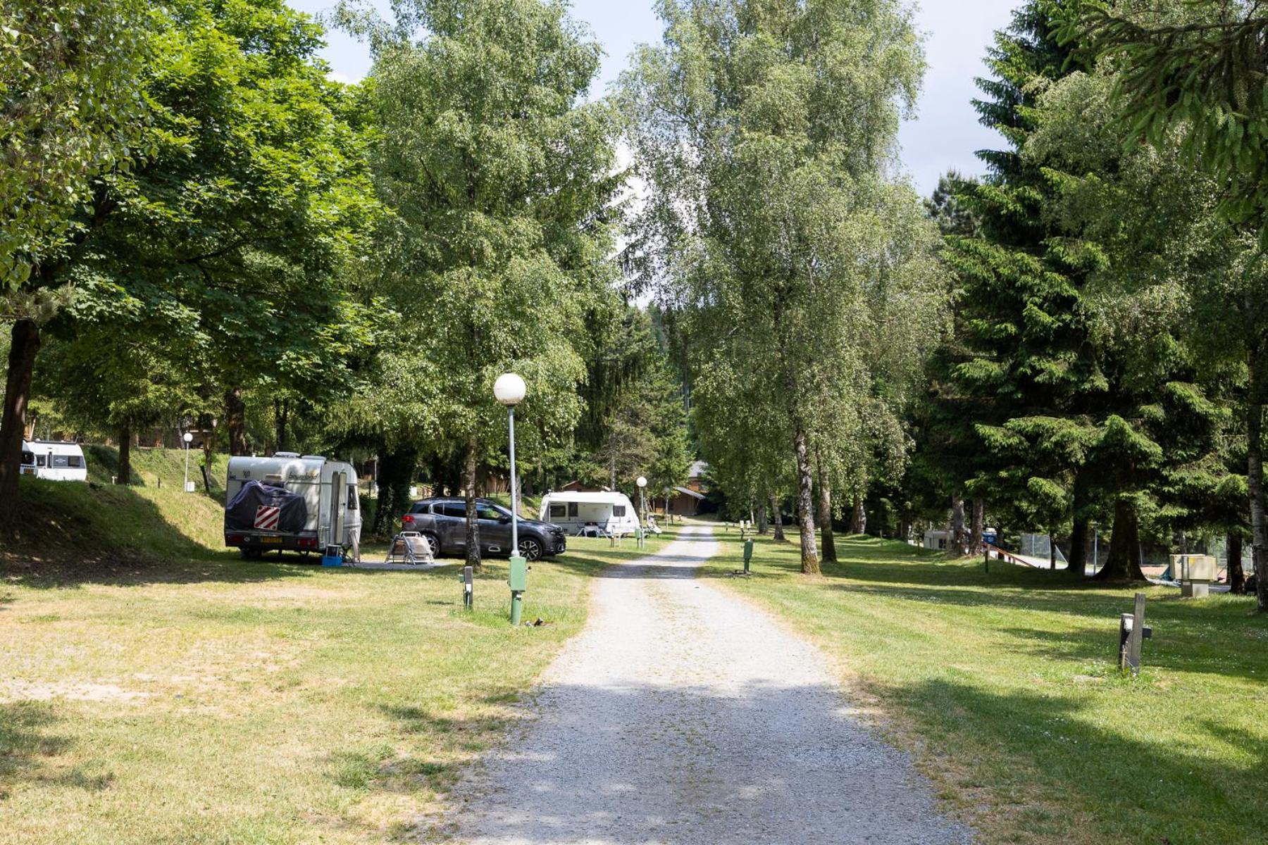 Отель Ardenparks Petite Suisse Dochamps Экстерьер фото